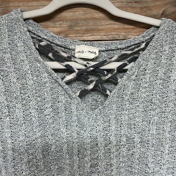 Lovely Melody size XL gray sweater with cheetah print bottom and criss cross top - Picture 3 of 6